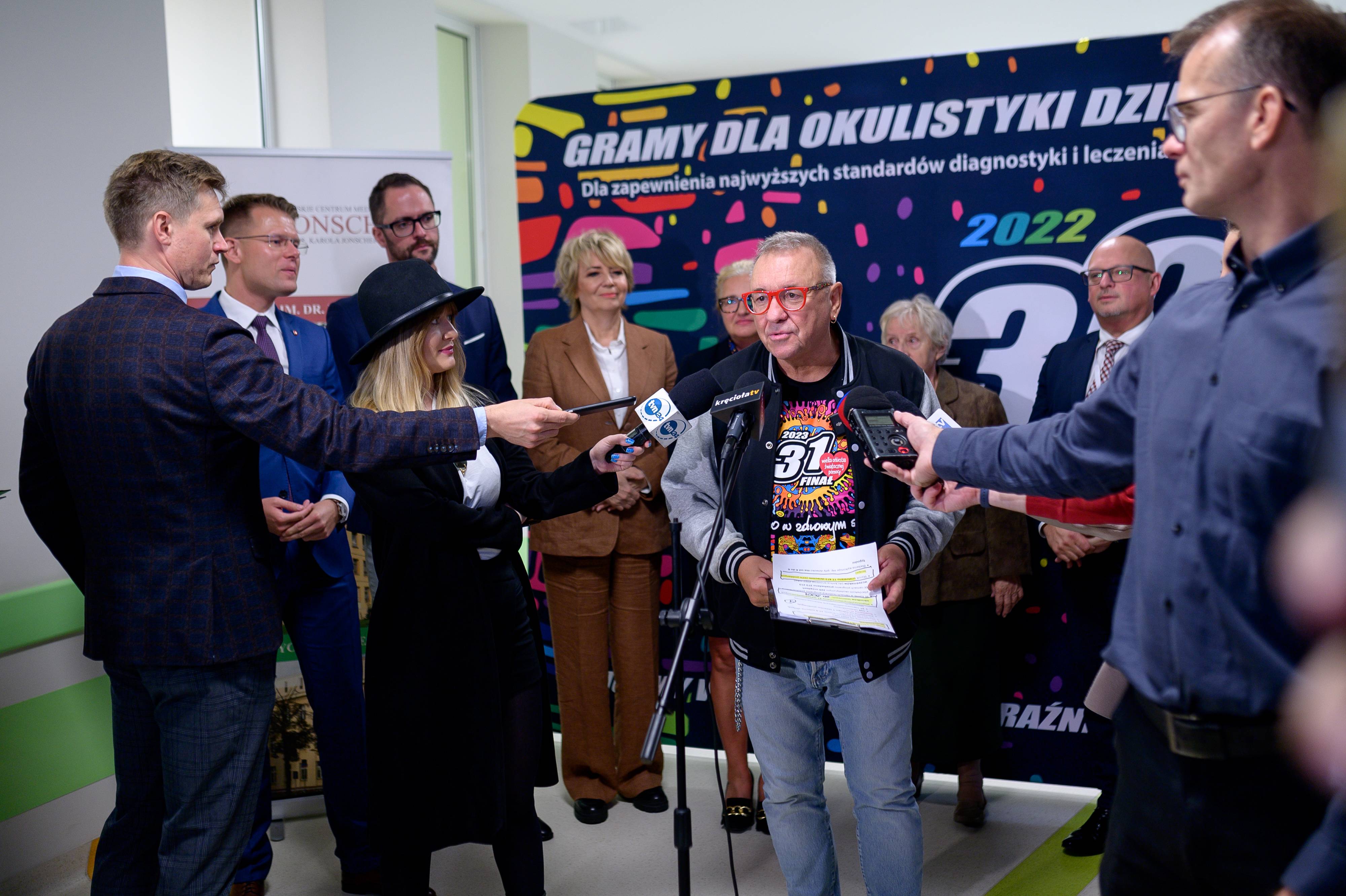 Miniatura zdjęcia 19: Uroczyste przekazanie sprzętu medycznego z Wielkiej Orkiestry Świątecznej Pomocy - zdjęcie 19