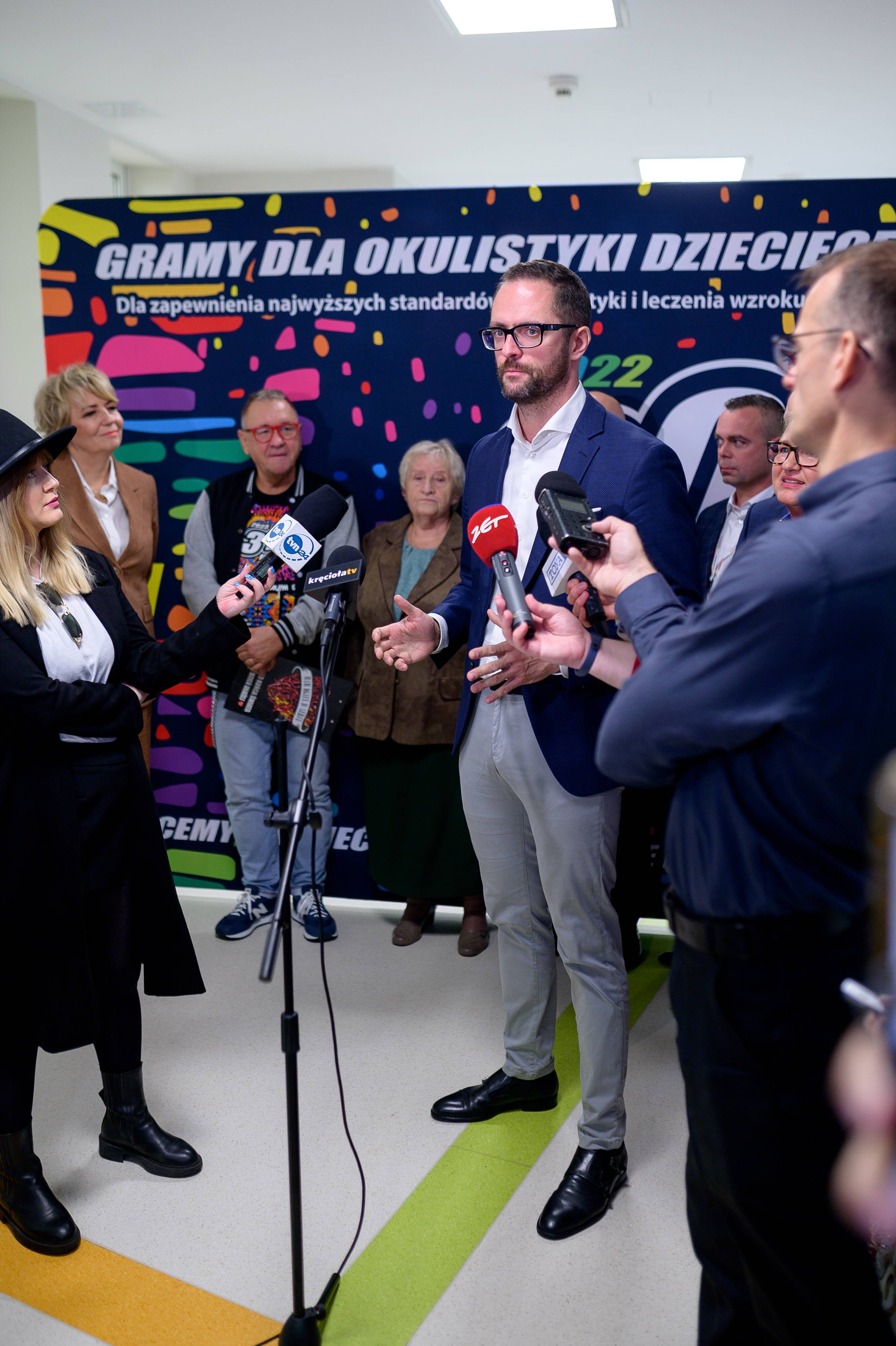 Miniatura zdjęcia 1: Uroczyste przekazanie sprzętu medycznego z Wielkiej Orkiestry Świątecznej Pomocy - zdjęcie 1