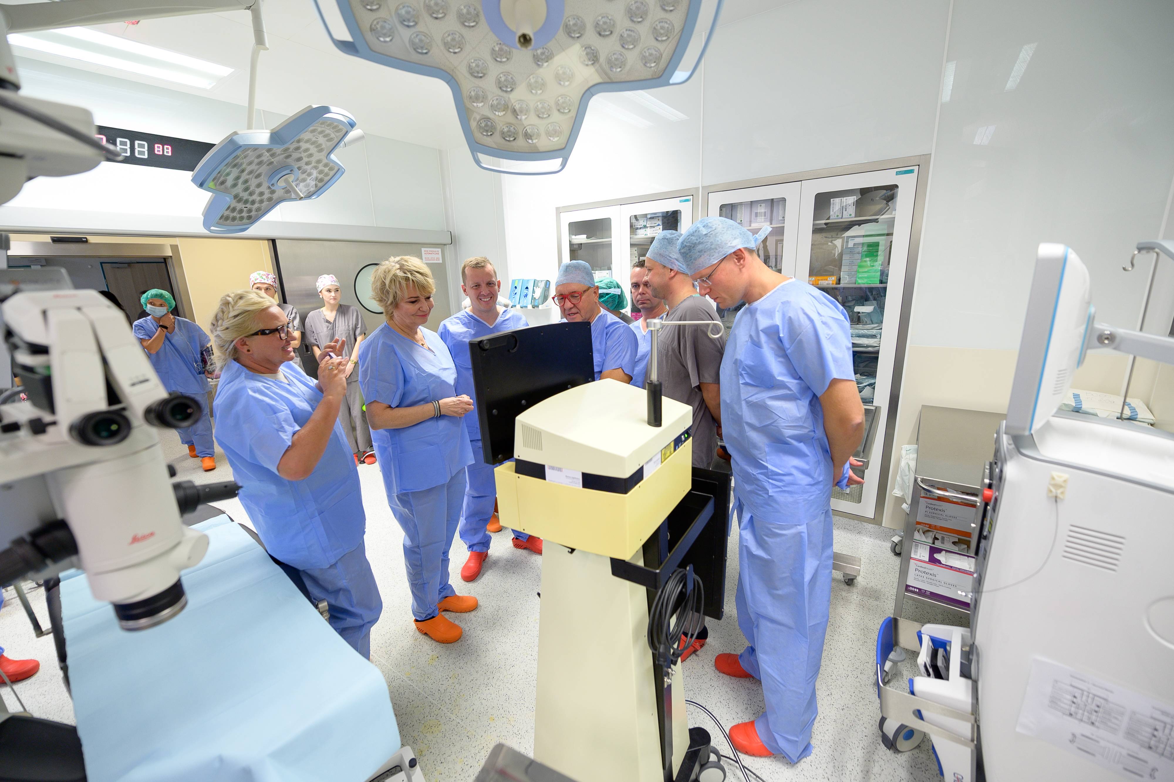 Miniatura zdjęcia 11: Uroczyste przekazanie sprzętu medycznego z Wielkiej Orkiestry Świątecznej Pomocy - zdjęcie 11