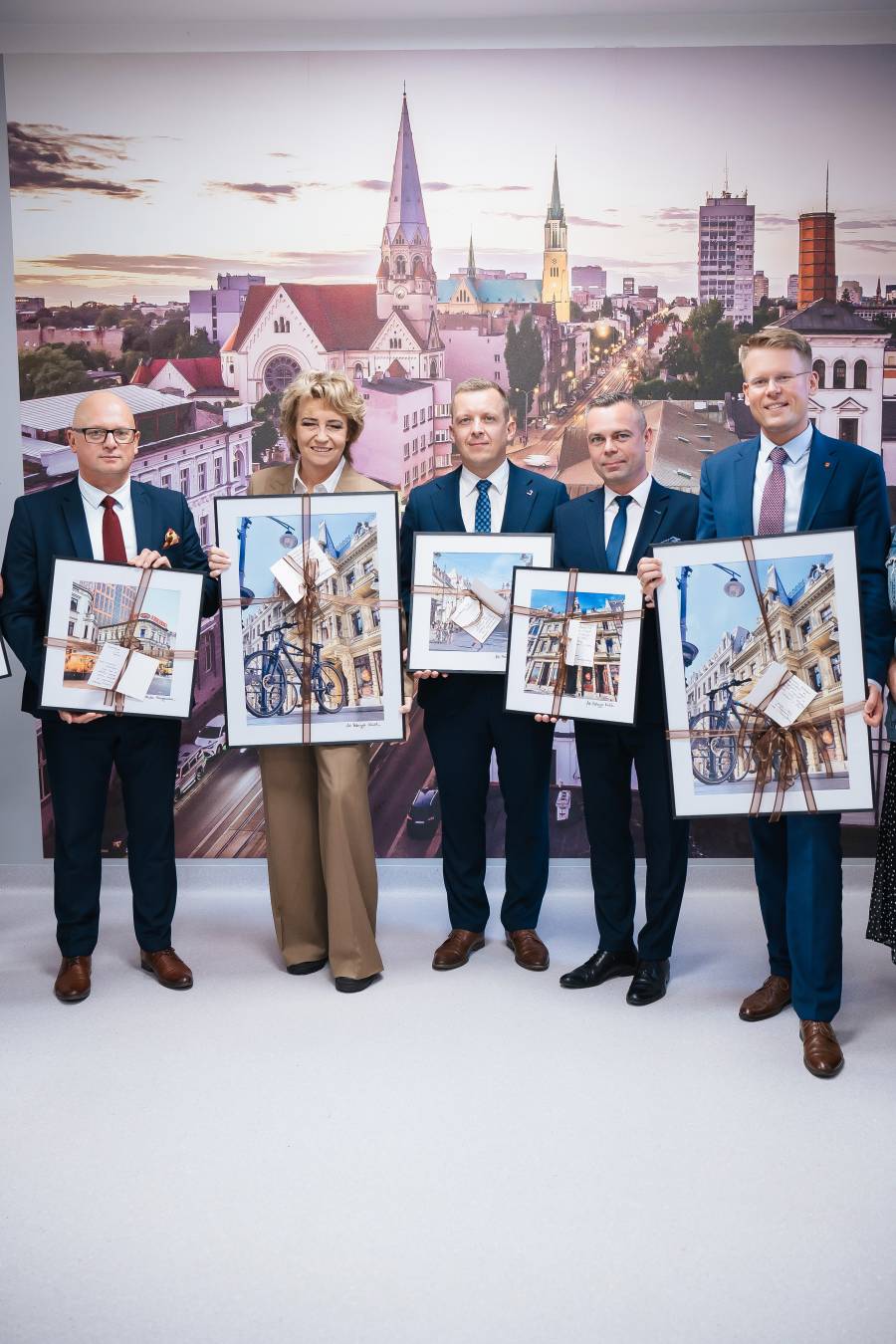 Media o 1. urodzinach Centrum Zdrowego i Aktywnego Seniora Przyrodnicza 7/9 - zdjęcie 1